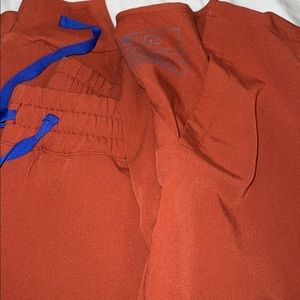 Figs scrubs! Beautiful Auburn color!! (Size Small)